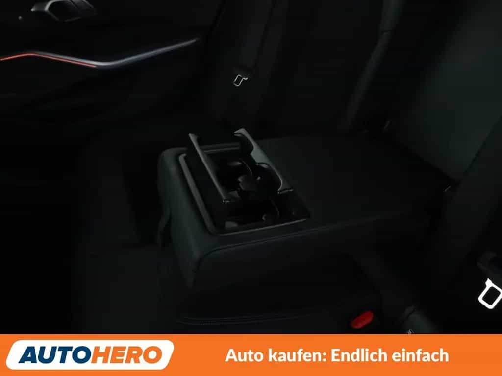 BMW 330 i xDrive M Sport Aut.*NAVI*LED*HUD*ACC*PDC* 09/2020-photo-33