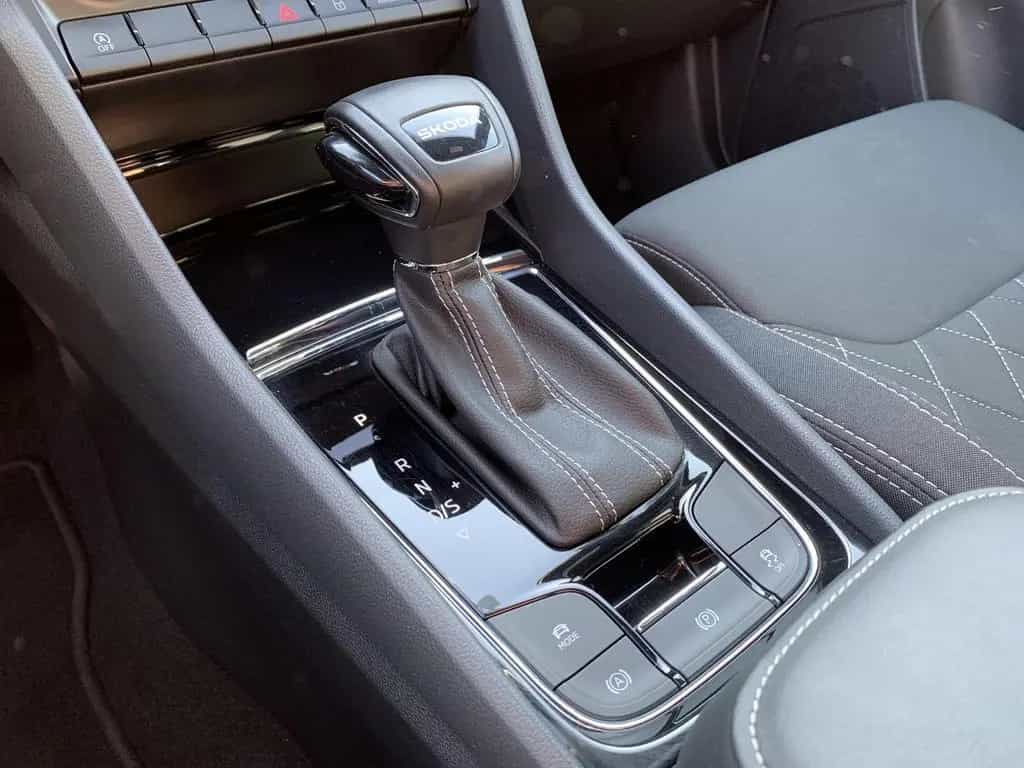 Skoda Karoq 1.5TSI DSG SportLine Navi+Lenk-Sitzhz+ACC 01/2025-photo-12