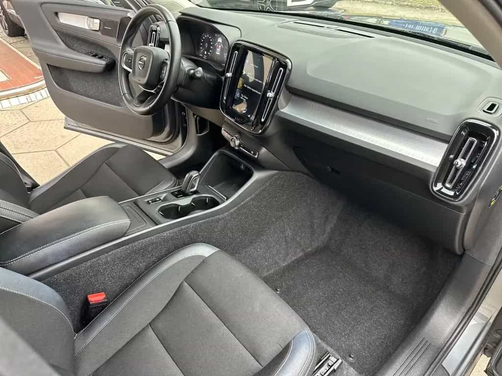 Volvo XC40 Momentum AWD LED HARMAN KARDON NAVI 04/2019-photo-18