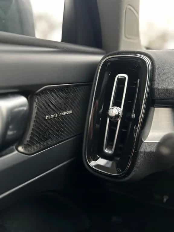 Volvo XC40 Momentum AWD LED HARMAN KARDON NAVI 04/2019-photo-35