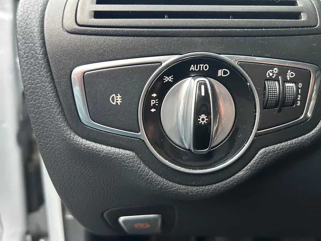 Mercedes-Benz C-Class 180 Limousine ///SCHWENKBARE AHK+ALU+INSPEKT. 06/2015-photo-22