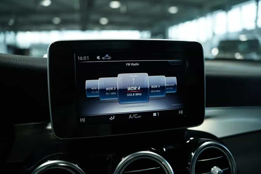 Mercedes-Benz GLC 250 4M AMG Line *20 *Pano *AHK *Navi *KeyGo 01/2018-photo-32