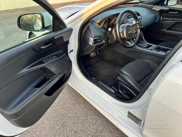 Jaguar XE Rline 11/2016-photo-14
