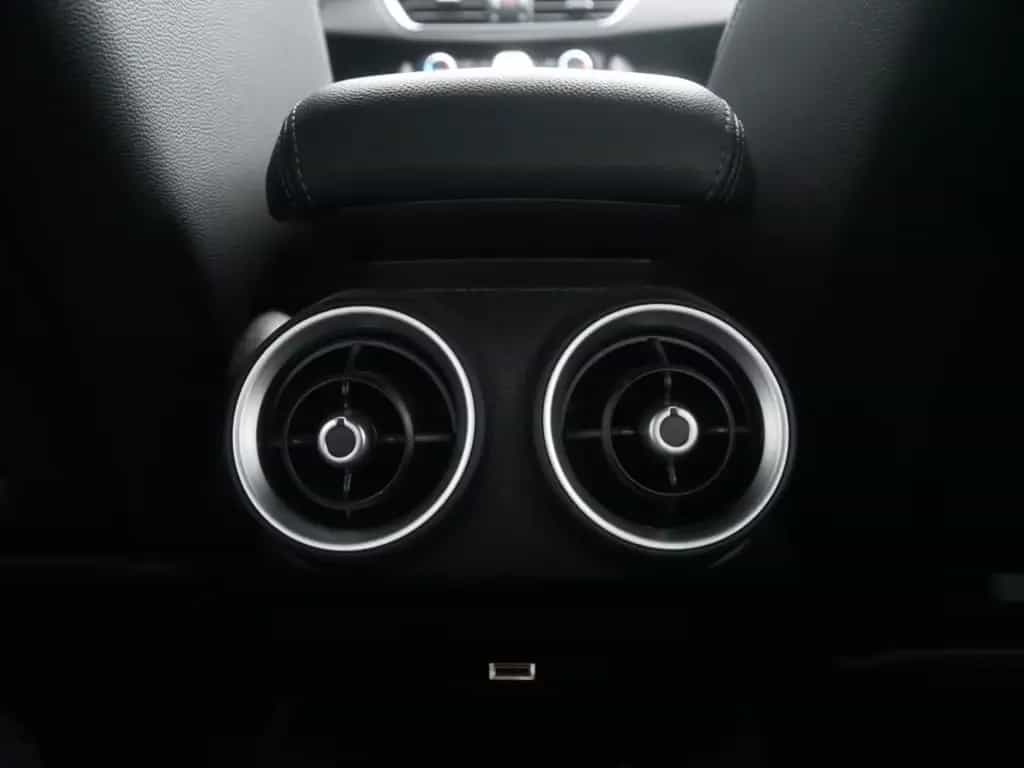 Alfa Romeo Giulia COMPETIZIONE 2.0 TURBO 16V 280 PS AT8 Q4 08/2023-photo-15