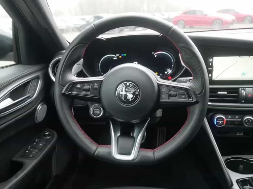 Alfa Romeo Giulia COMPETIZIONE 2.0 TURBO 16V 280 PS AT8 Q4 08/2023-photo-17