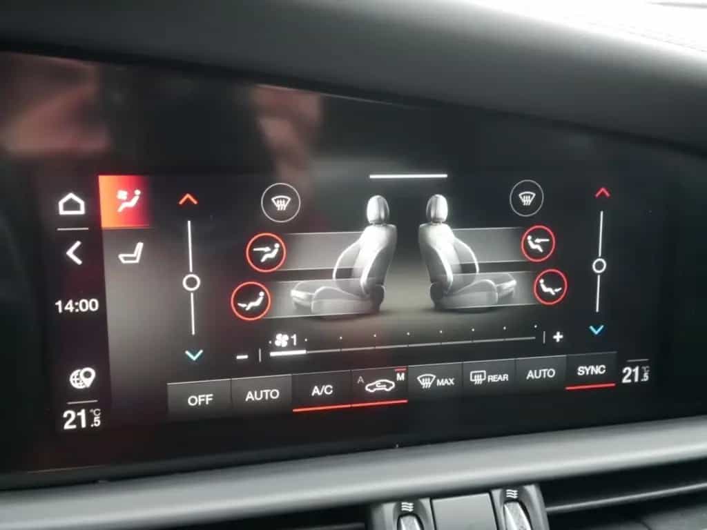 Alfa Romeo Giulia COMPETIZIONE 2.0 TURBO 16V 280 PS AT8 Q4 08/2023-photo-23
