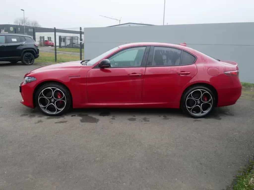 Alfa Romeo Giulia COMPETIZIONE 2.0 TURBO 16V 280 PS AT8 Q4 08/2023-photo-5