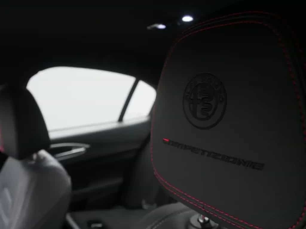 Alfa Romeo Giulia COMPETIZIONE 2.0 TURBO 16V 280 PS AT8 Q4 08/2023-photo-8