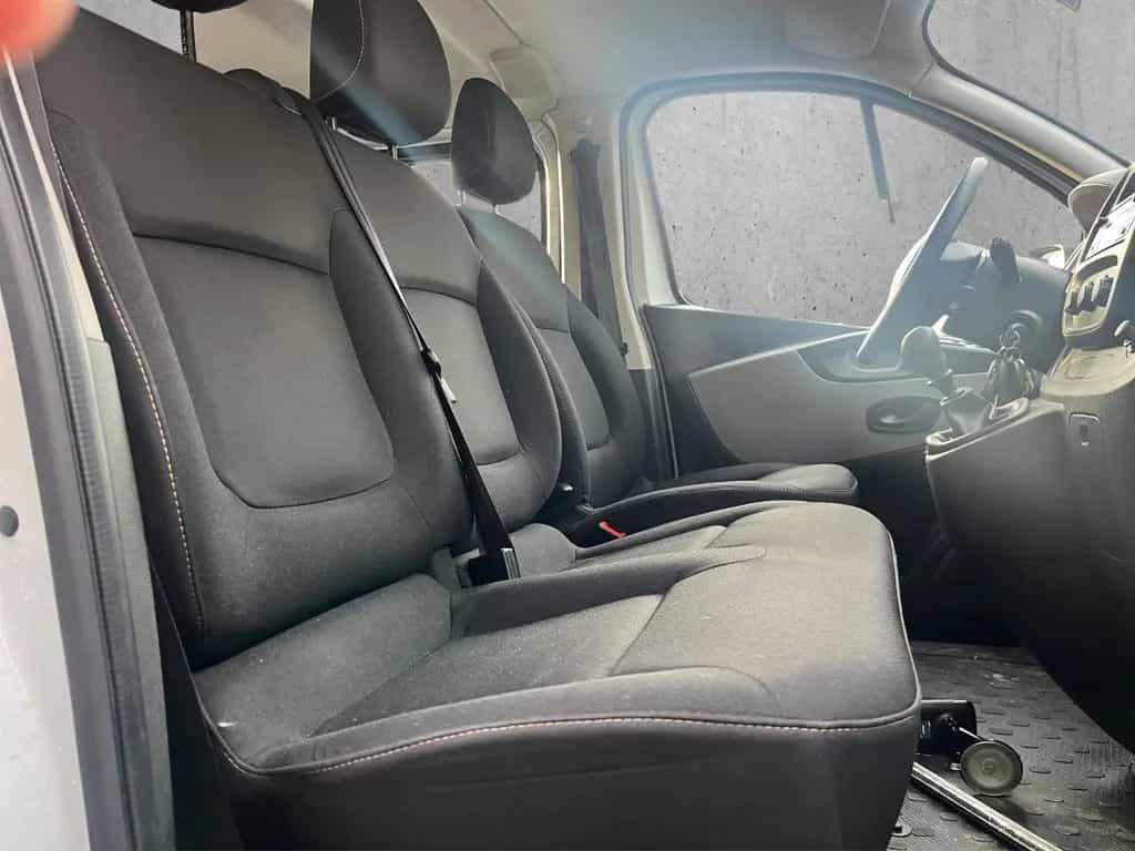 Renault Trafic Combi L2H1 Klima 9 Sitze AHK PDC 09/2016-photo-11