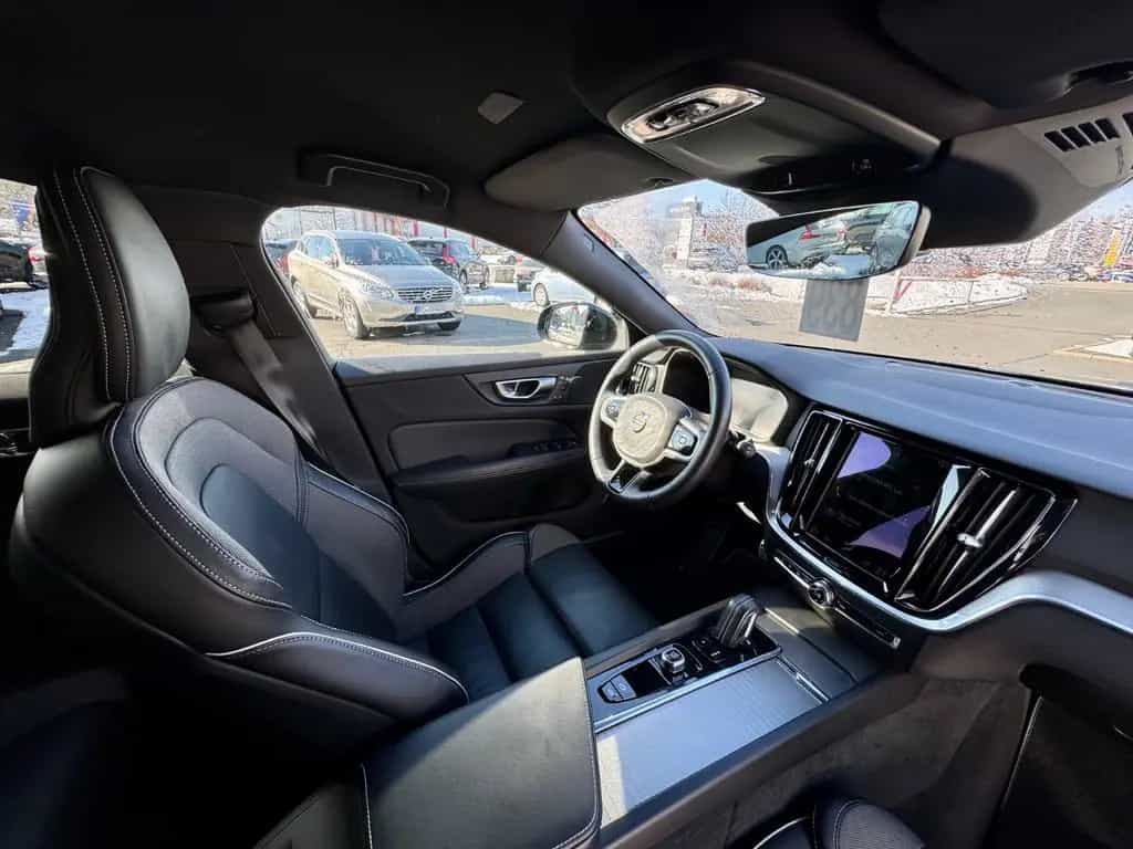 Volvo V60 B4 Diesel Kombi R-Design 8-Gang 01/2022-photo-14