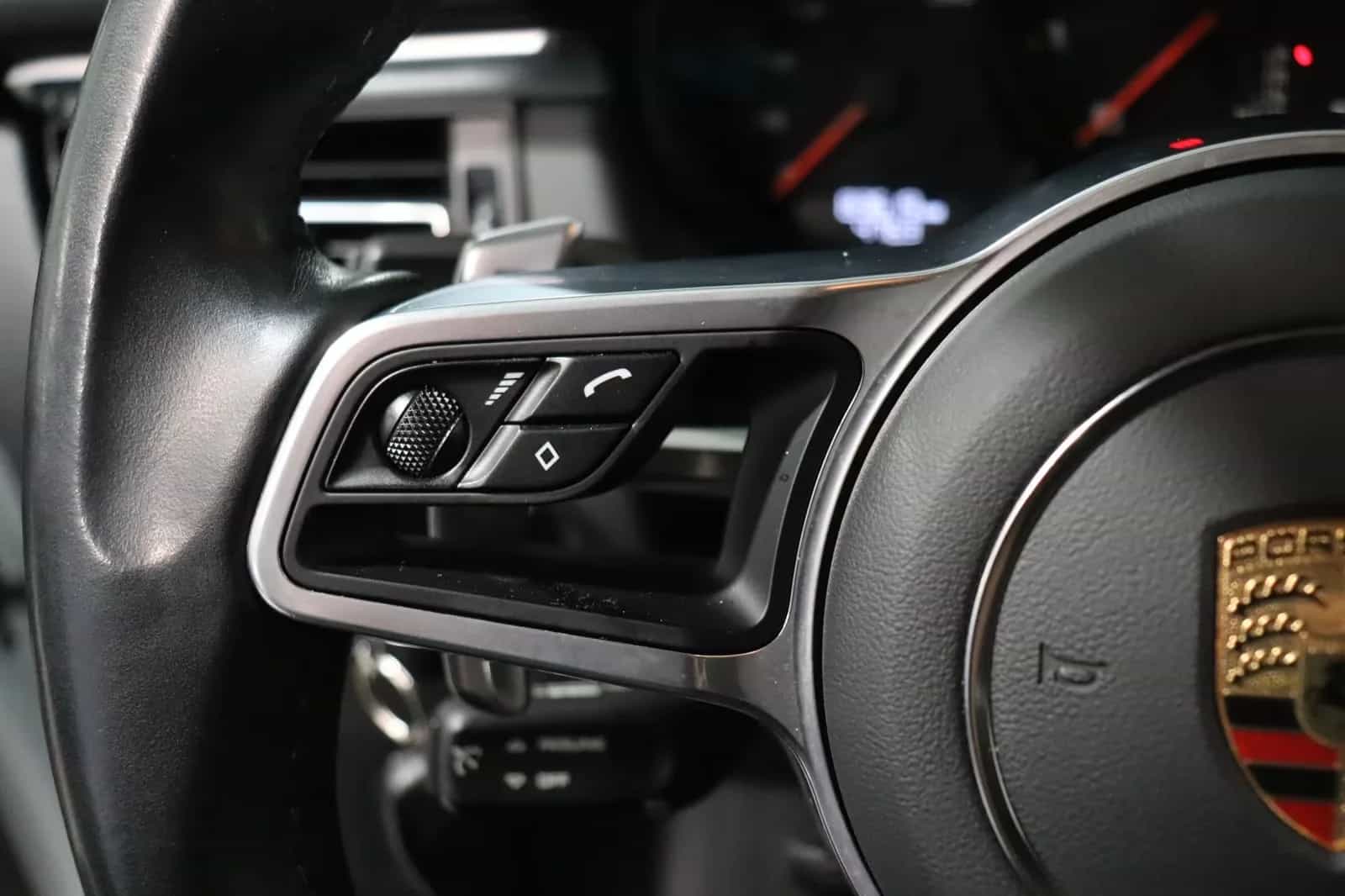 Porsche Macan 08/2021-photo-12
