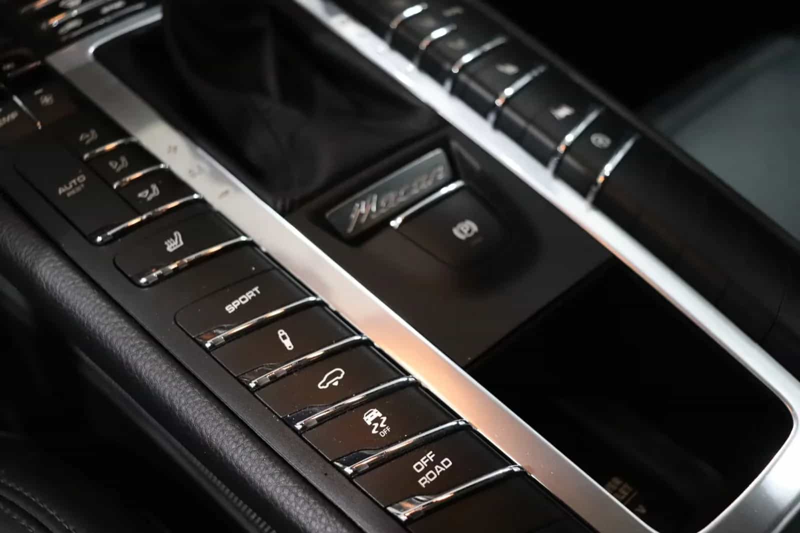 Porsche Macan 08/2021-photo-14