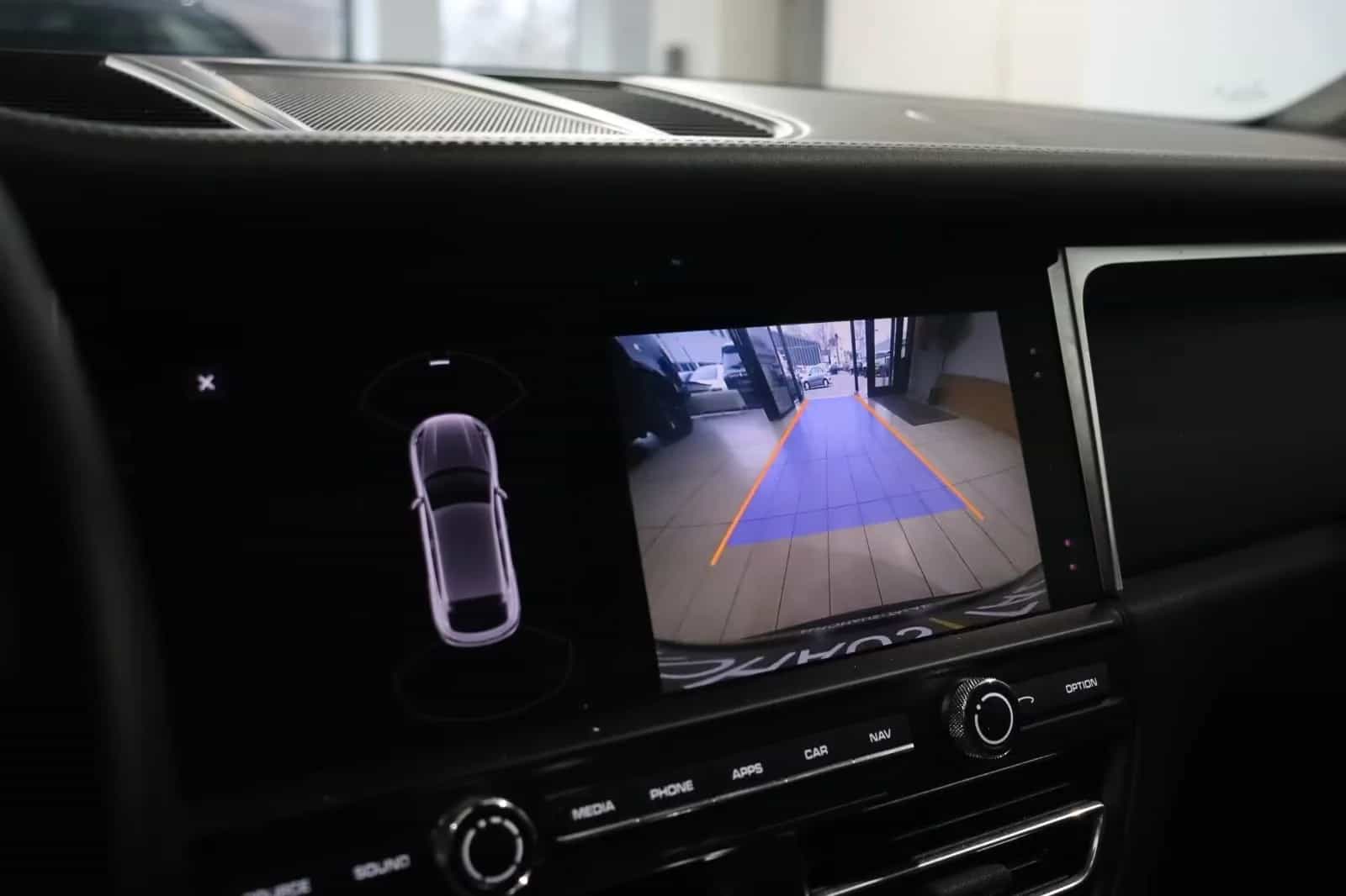 Porsche Macan 08/2021-photo-15
