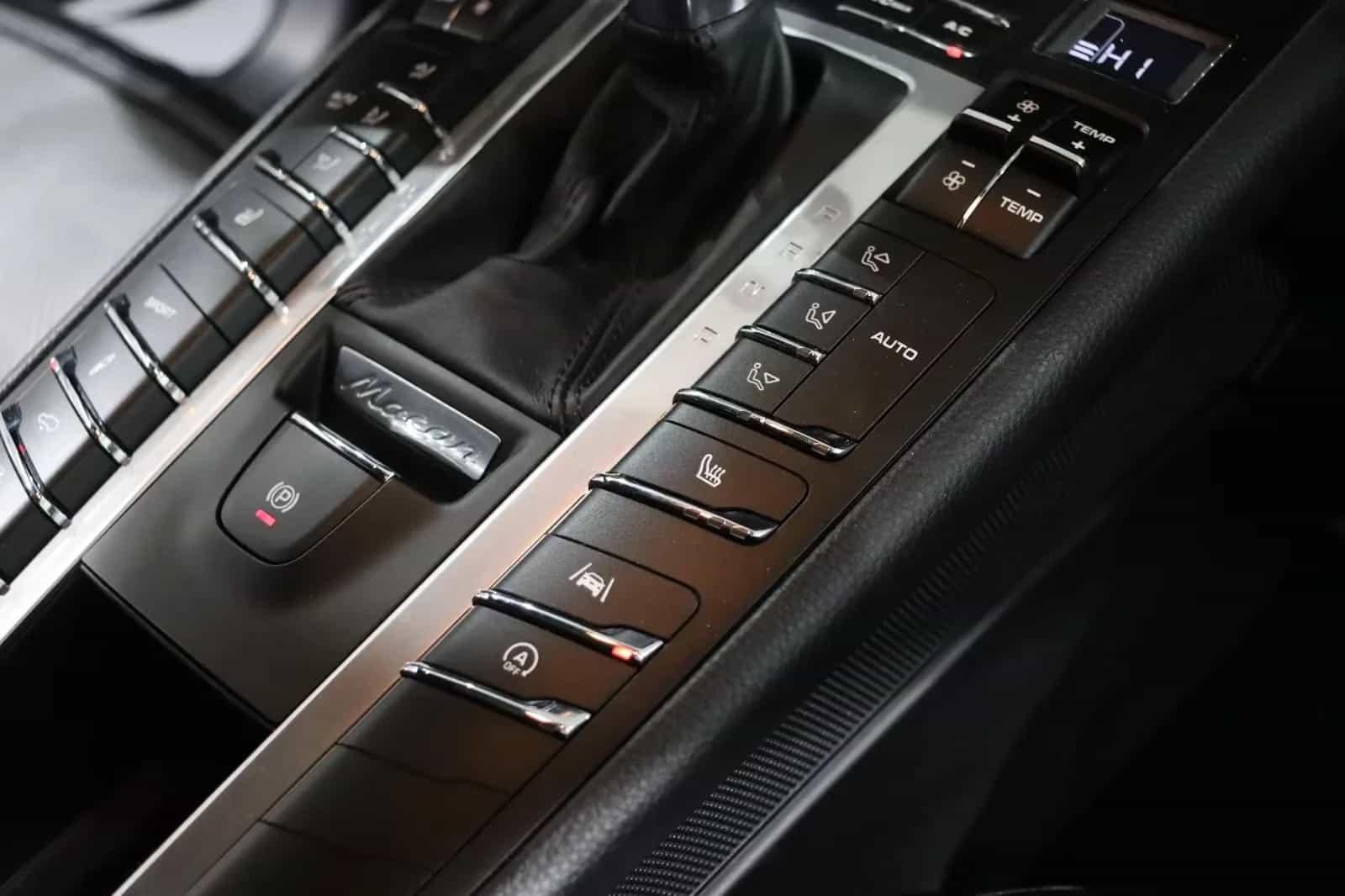 Porsche Macan 08/2021-photo-20