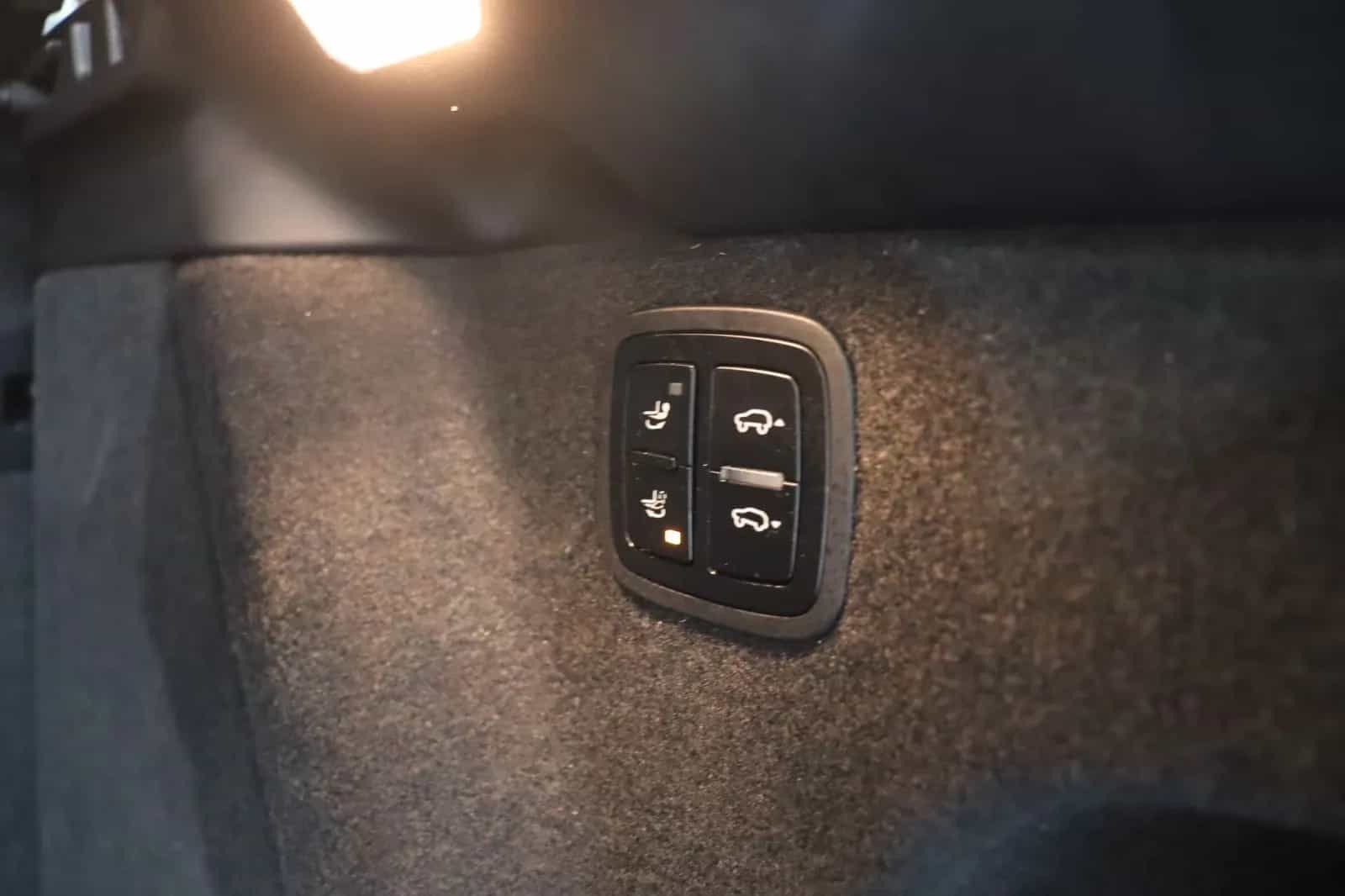Porsche Macan 08/2021-photo-25