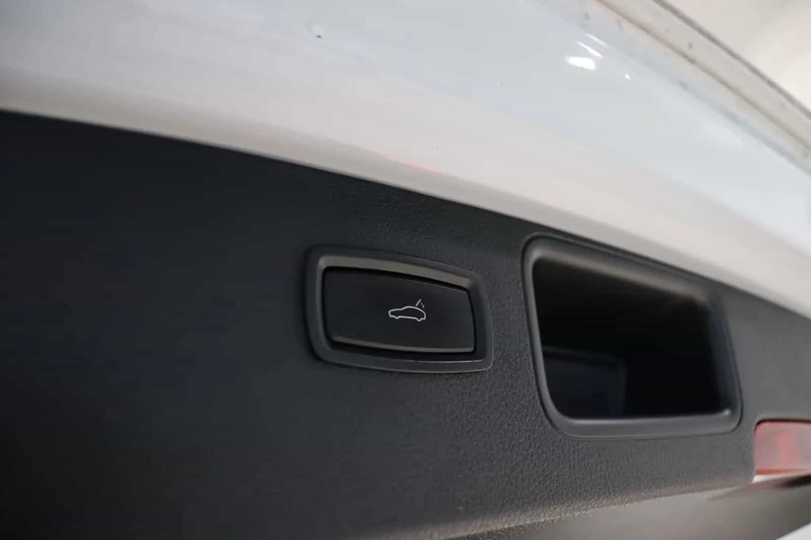 Porsche Macan 08/2021-photo-26