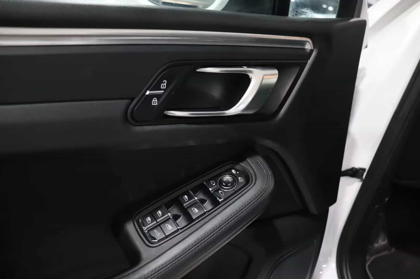 Porsche Macan 08/2021-photo-4