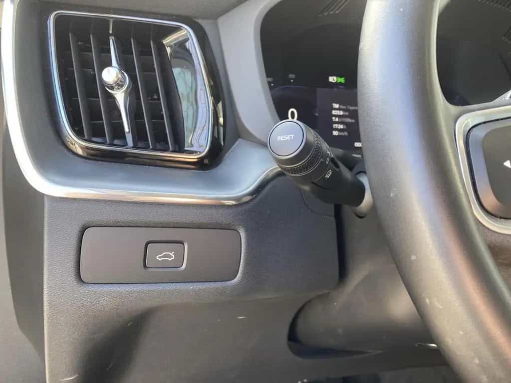 Volvo XC 60 Core 2WD Bluetooth Navi LED Klima Standhzg 02/2023-photo-15