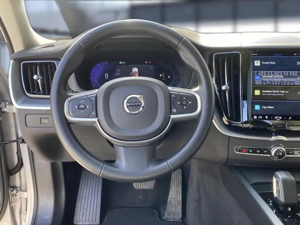 Volvo XC 60 Core 2WD Bluetooth Navi LED Klima Standhzg 02/2023-photo-17