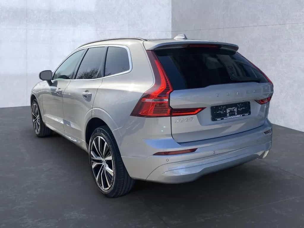 Volvo XC 60 Core 2WD Bluetooth Navi LED Klima Standhzg 02/2023-photo-1
