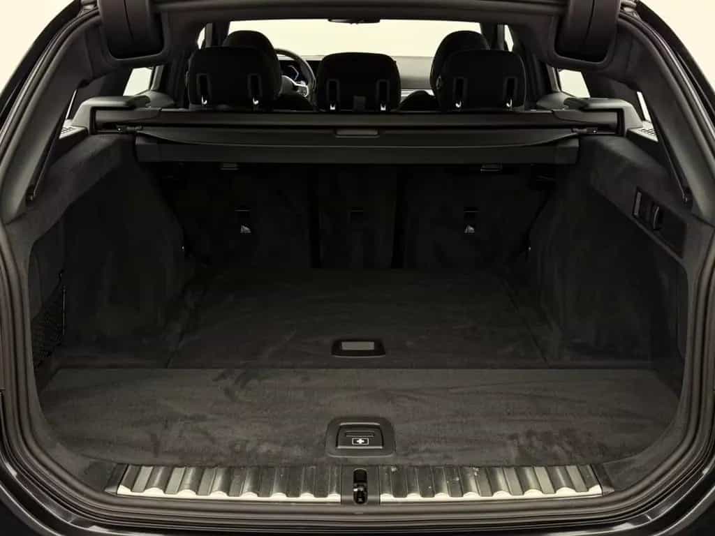 BMW 3 Series 330i Touring xDrive M Sport +LED-SW+CAM+ACC+ 11/2024-photo-29