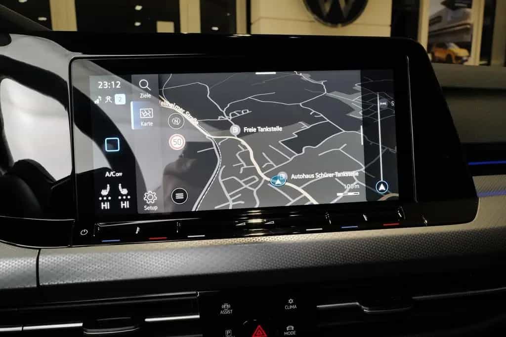 Volkswagen Golf VIII 2.0TDI DSG Active AHK Pano Matrix HuD 01/2023-photo-13