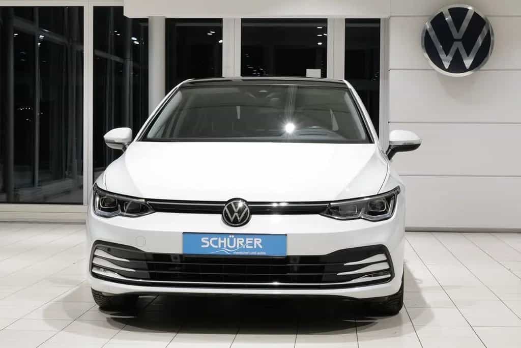 Volkswagen Golf VIII 2.0TDI DSG Active AHK Pano Matrix HuD 01/2023-photo-1