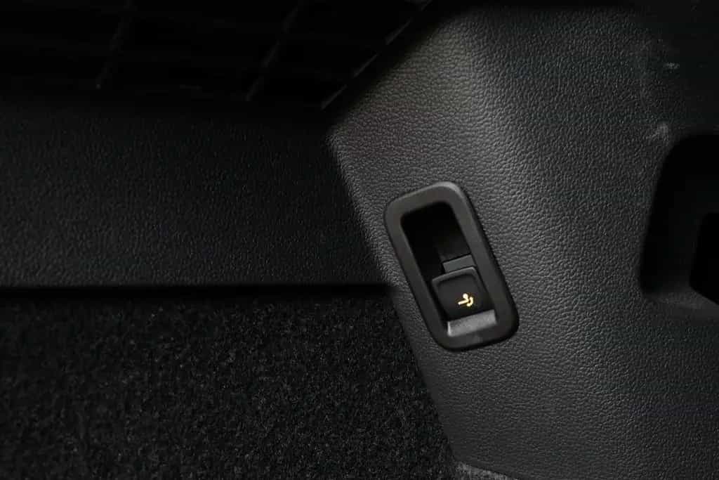 Volkswagen Golf VIII 2.0TDI DSG Active AHK Pano Matrix HuD 01/2023-photo-19