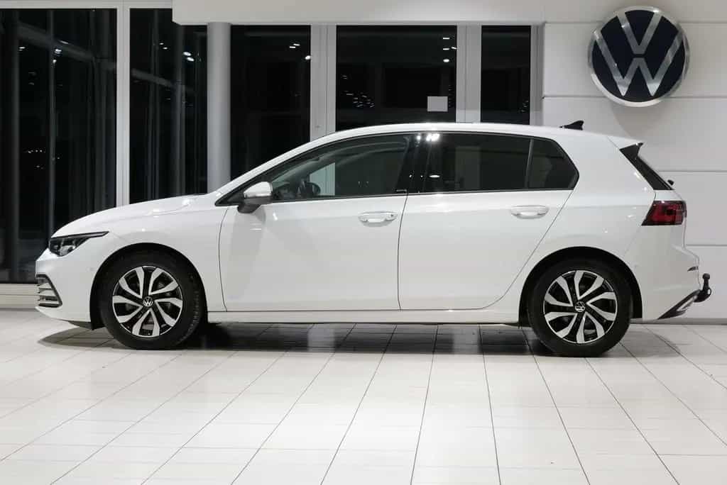Volkswagen Golf VIII 2.0TDI DSG Active AHK Pano Matrix HuD 01/2023-photo-3