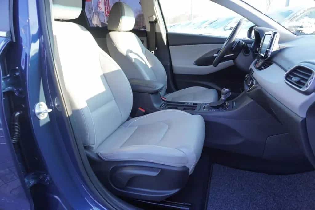 Hyundai i30 Kombi 1.4 T-GDI Premium LED Navi ACC Leder 08/2017-photo-12