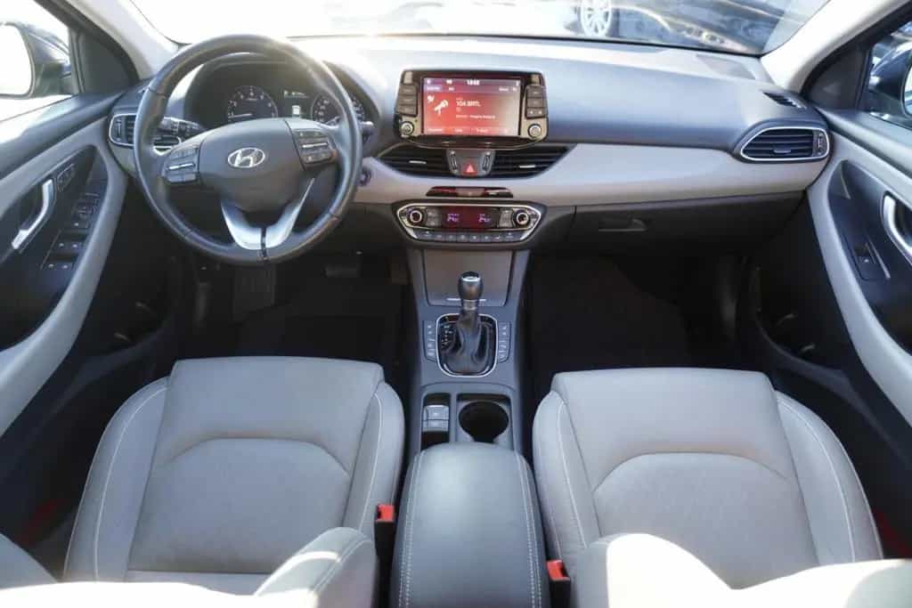 Hyundai i30 Kombi 1.4 T-GDI Premium LED Navi ACC Leder 08/2017-photo-14