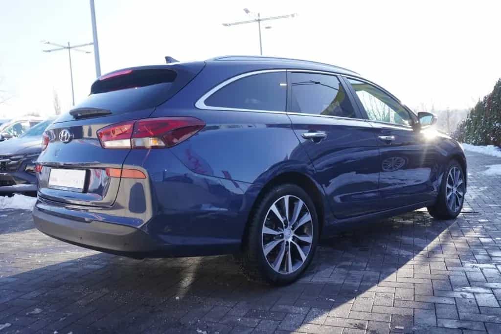 Hyundai i30 Kombi 1.4 T-GDI Premium LED Navi ACC Leder 08/2017-photo-4