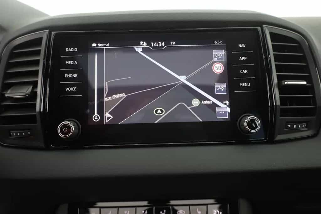 Skoda Karoq Sportline 1.5 TSI DSG Matrix ACC AHK Pano 09/2025-photo-10
