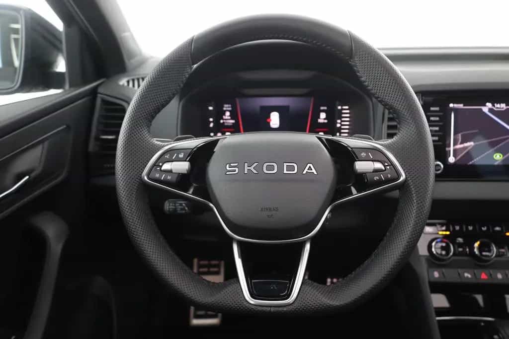 Skoda Karoq Sportline 1.5 TSI DSG Matrix ACC AHK Pano 09/2025-photo-13