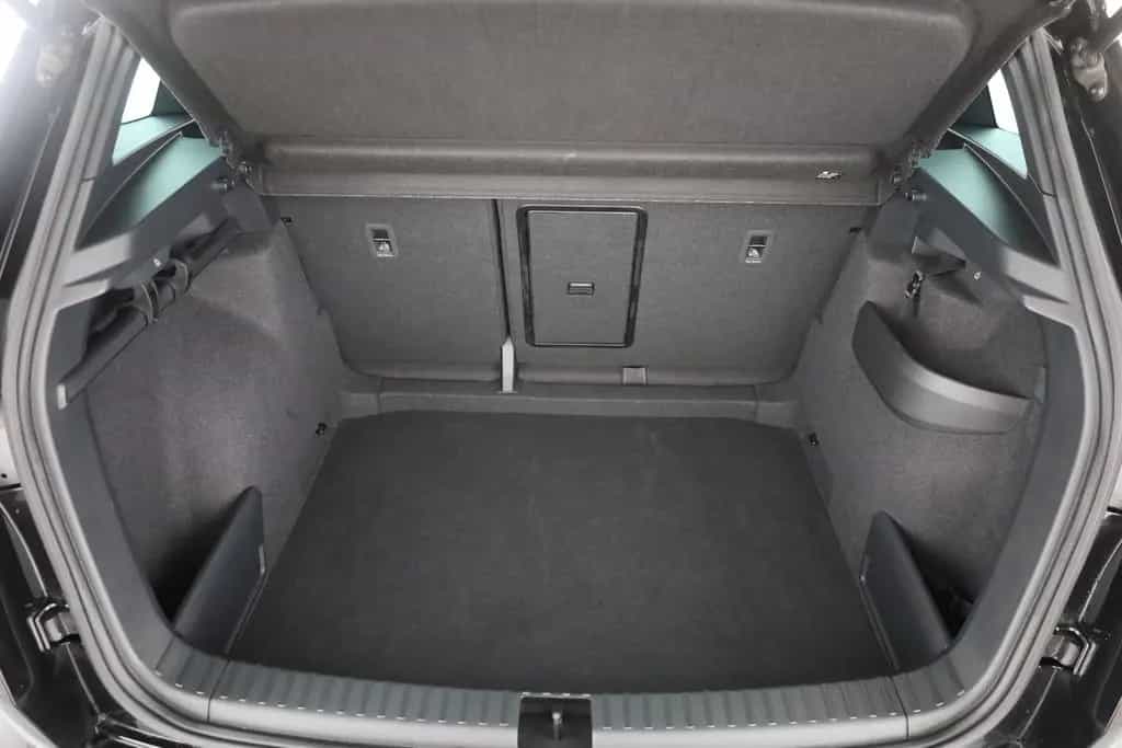 Skoda Karoq Sportline 1.5 TSI DSG Matrix ACC AHK Pano 09/2025-photo-24