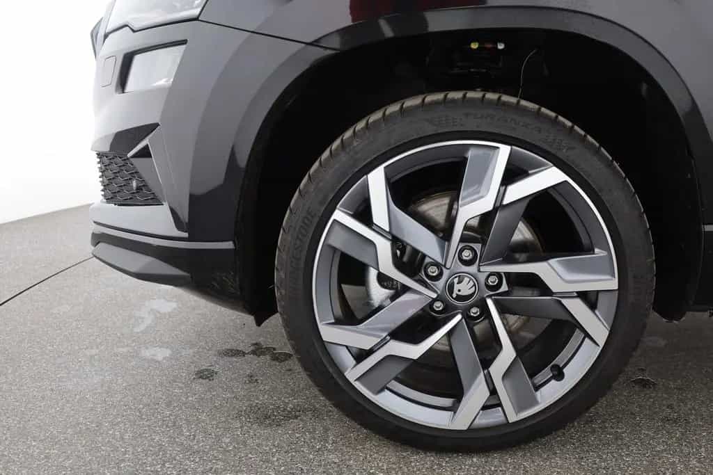 Skoda Karoq Sportline 1.5 TSI DSG Matrix ACC AHK Pano 09/2025-photo-31