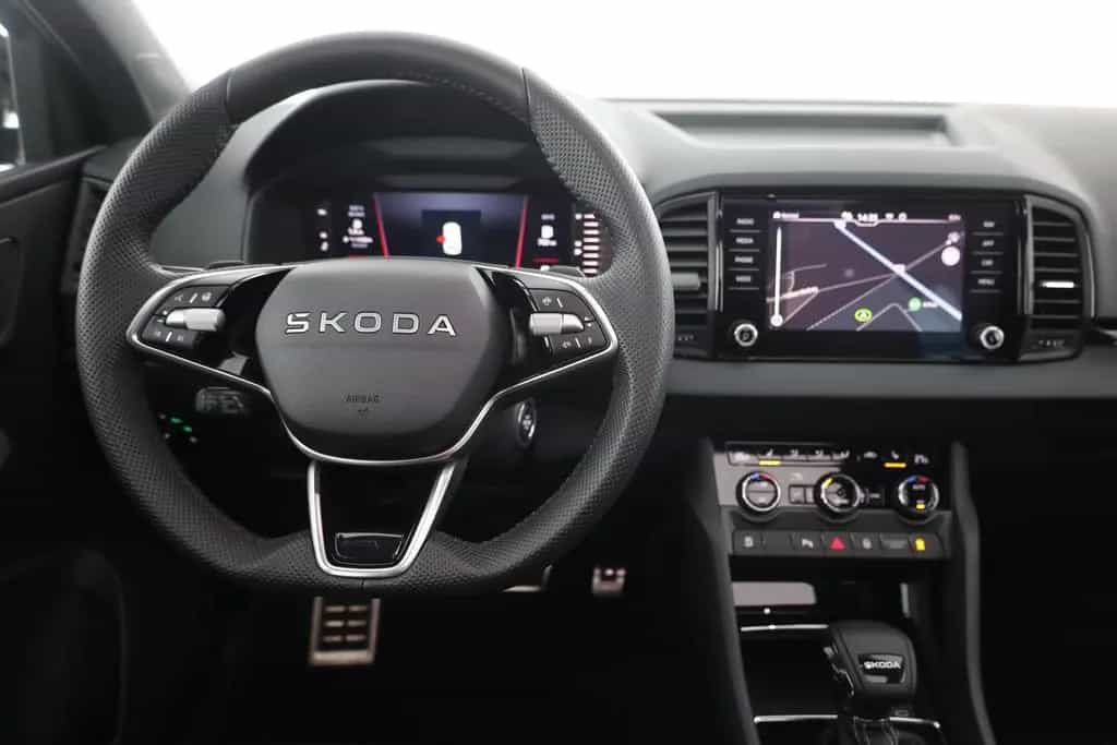 Skoda Karoq Sportline 1.5 TSI DSG Matrix ACC AHK Pano 09/2025-photo-9