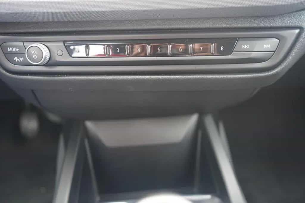 BMW 118 i Advantage LED Navi Tempomat Sitzheizung USB 07/2022-photo-18