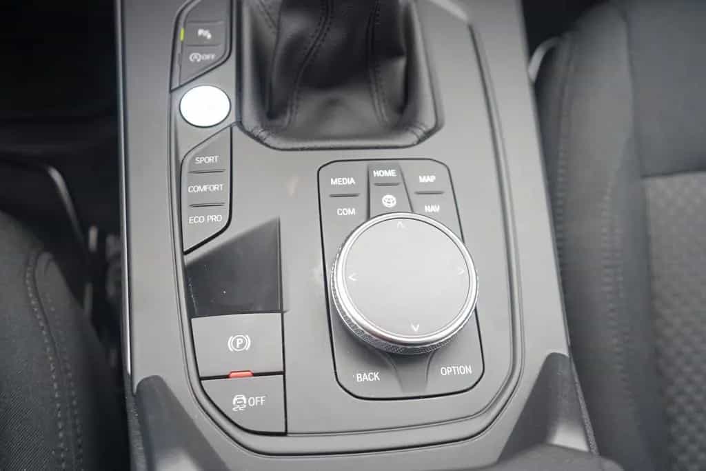 BMW 118 i Advantage LED Navi Tempomat Sitzheizung USB 07/2022-photo-21