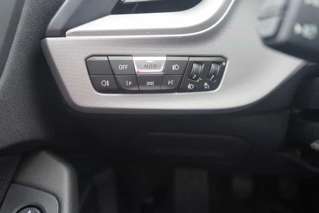 BMW 118 i Advantage LED Navi Tempomat Sitzheizung USB 07/2022-photo-27