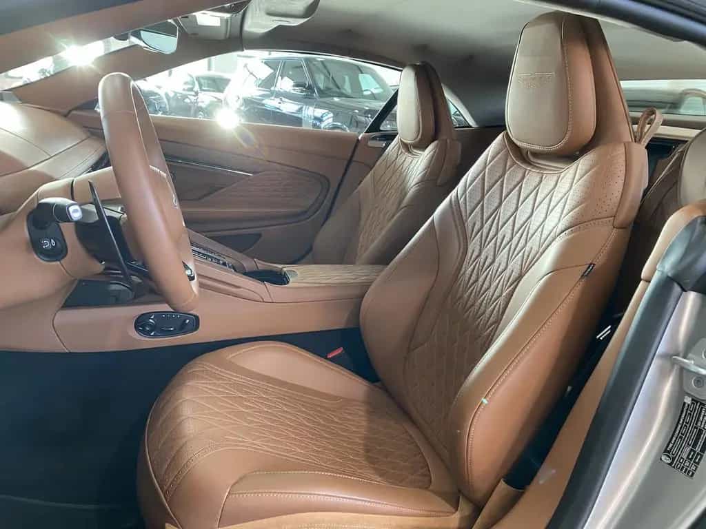 Aston Martin DB12 Volante Q-Special Paint/B&W/Inspire Comfort 04/2024-photo-12