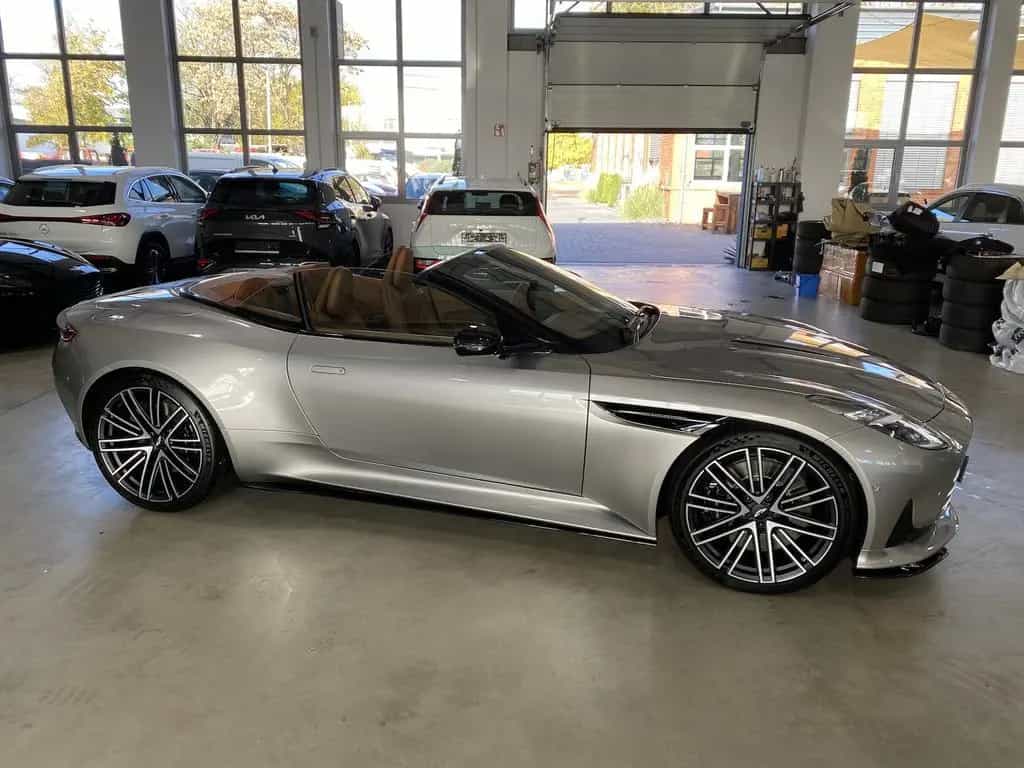 Aston Martin DB12 Volante Q-Special Paint/B&W/Inspire Comfort 04/2024-photo-22