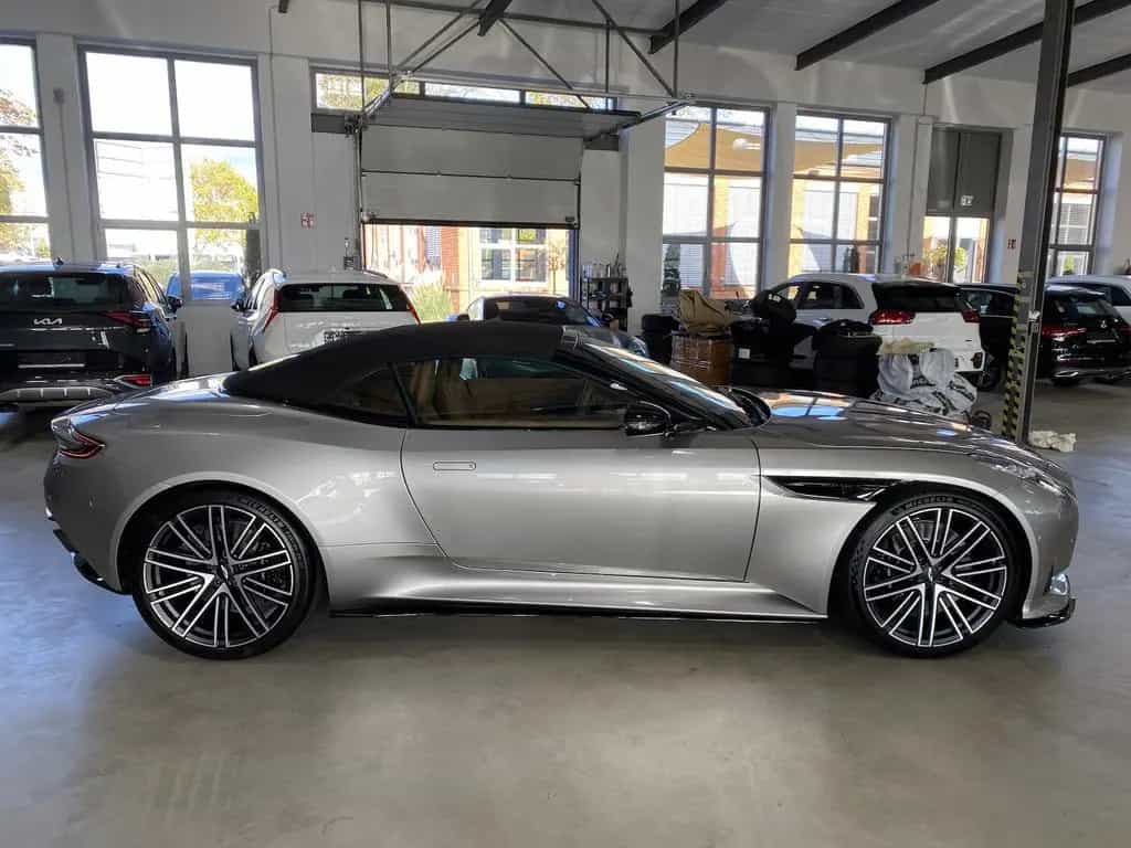 Aston Martin DB12 Volante Q-Special Paint/B&W/Inspire Comfort 04/2024-photo-4