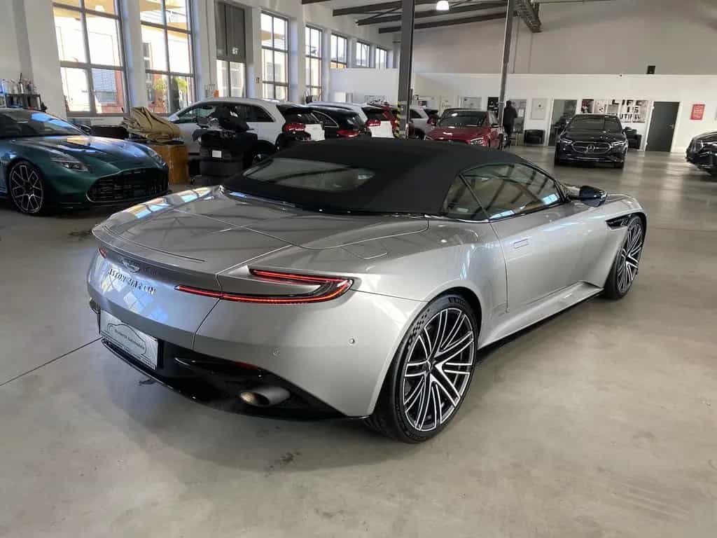 Aston Martin DB12 Volante Q-Special Paint/B&W/Inspire Comfort 04/2024-photo-5