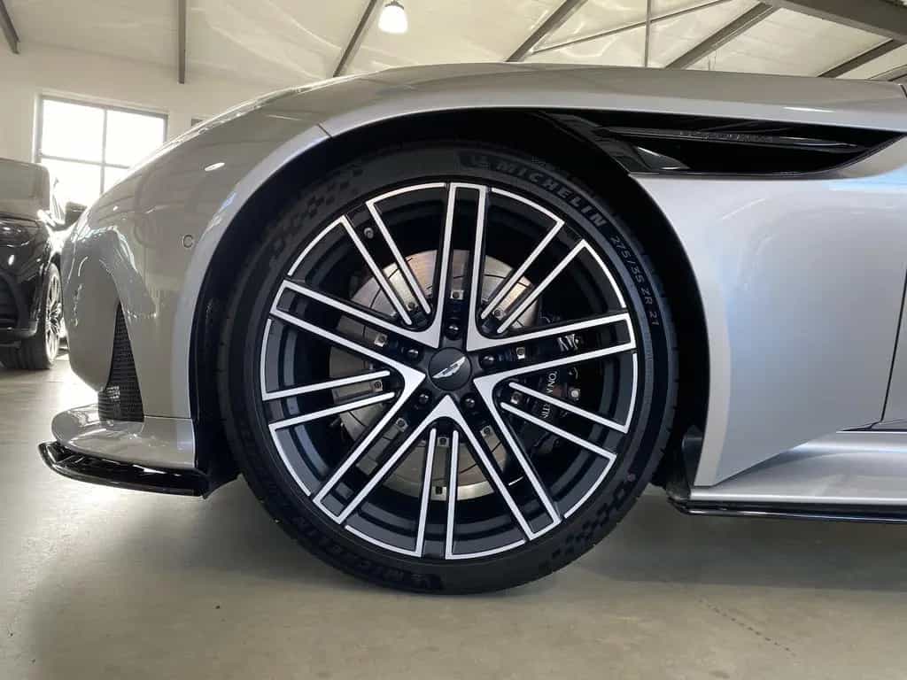 Aston Martin DB12 Volante Q-Special Paint/B&W/Inspire Comfort 04/2024-photo-8
