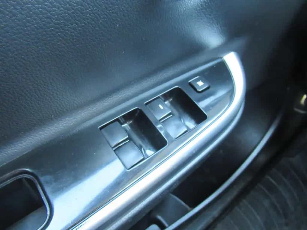 Mitsubishi L200 Doppelkabine 4WD HARDTOP SCHWELLER ALU 05/2020-photo-10