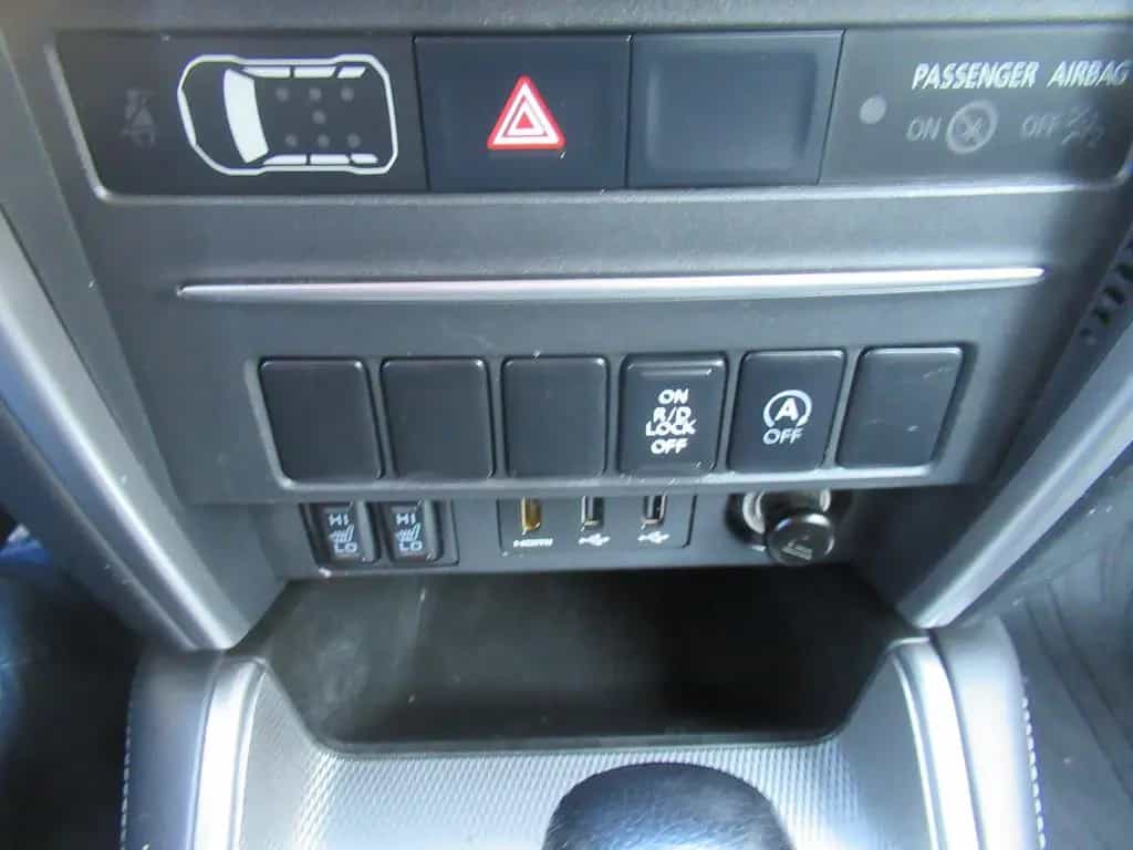 Mitsubishi L200 Doppelkabine 4WD HARDTOP SCHWELLER ALU 05/2020-photo-13