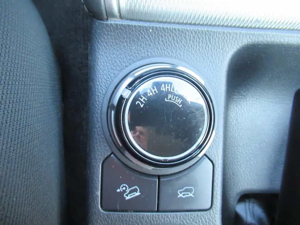 Mitsubishi L200 Doppelkabine 4WD HARDTOP SCHWELLER ALU 05/2020-photo-18