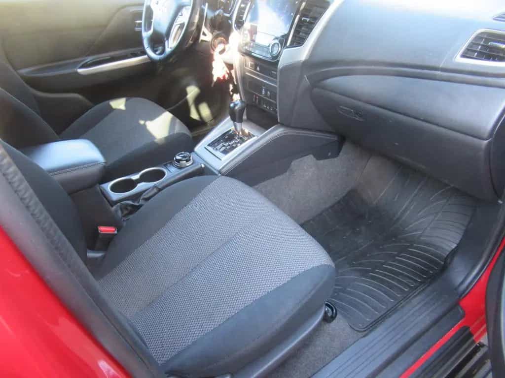 Mitsubishi L200 Doppelkabine 4WD HARDTOP SCHWELLER ALU 05/2020-photo-19