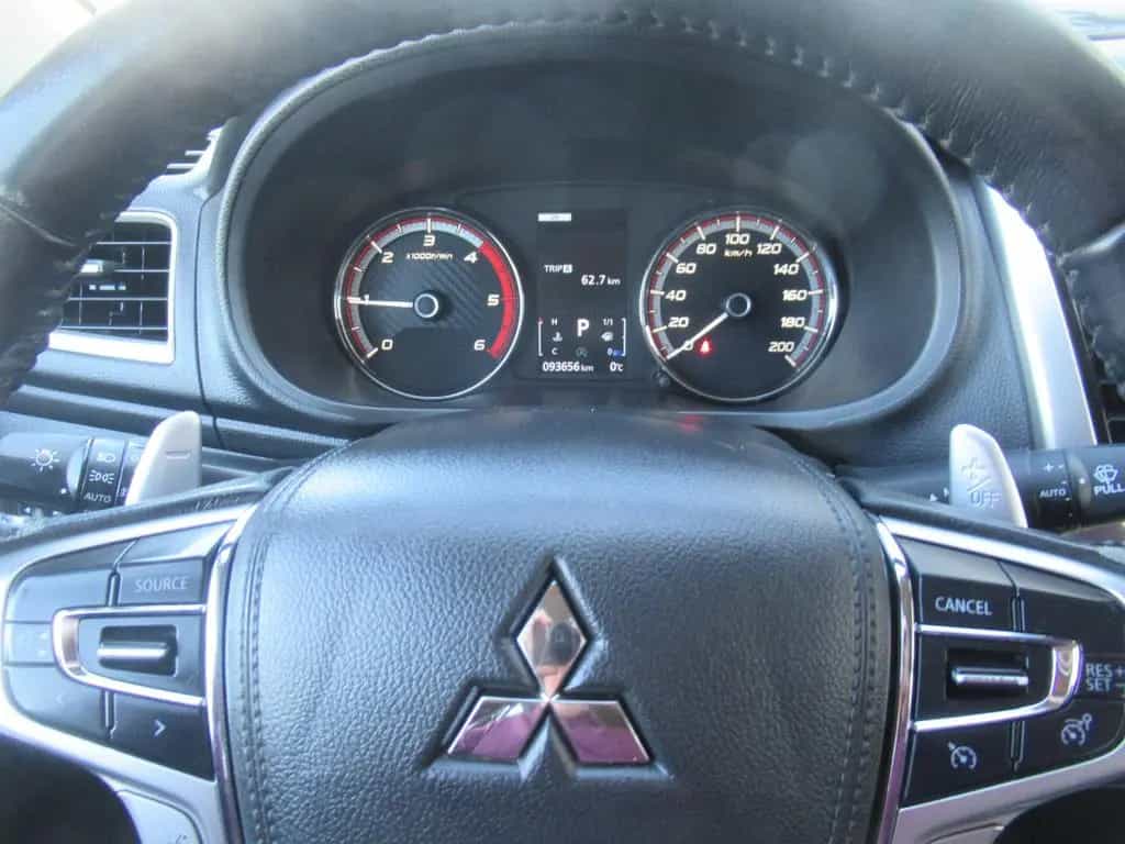 Mitsubishi L200 Doppelkabine 4WD HARDTOP SCHWELLER ALU 05/2020-photo-7